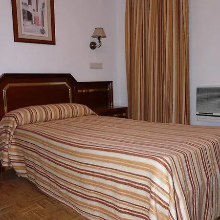 Hotel Santa María 2*